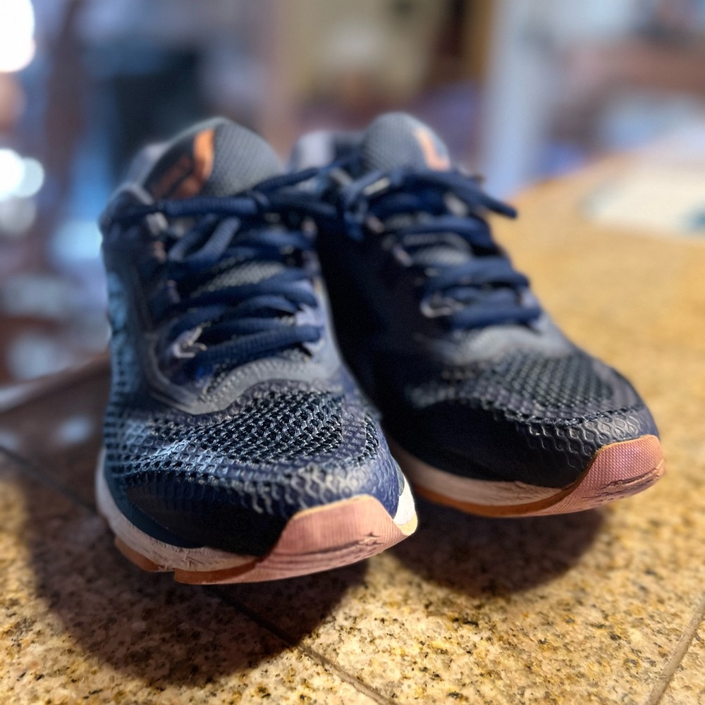COPY - Women's Asics gt-2000 6